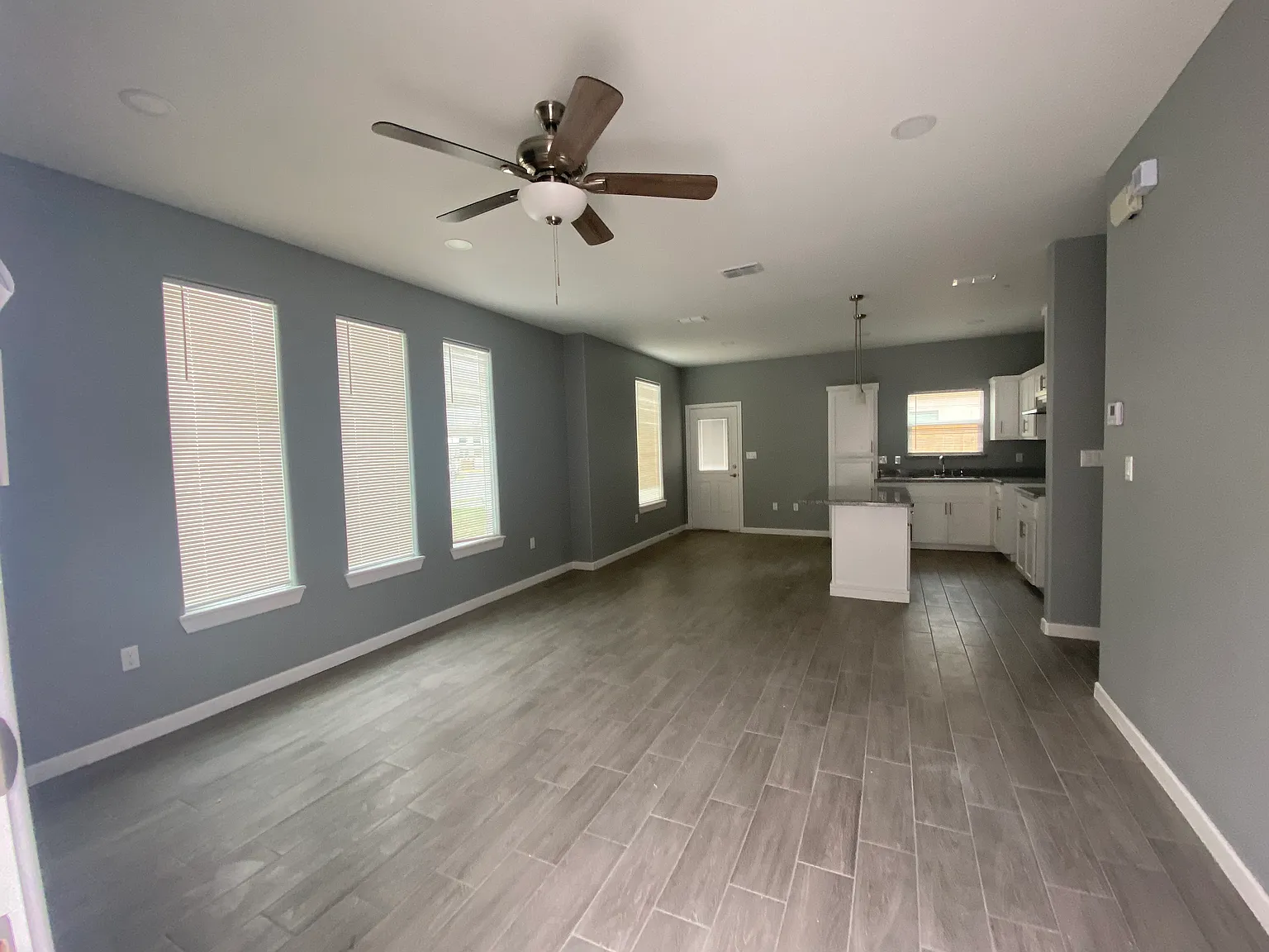 2 bed, 1100 sqft, $1,000 — Photo 2