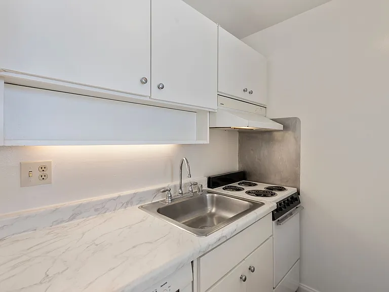 3 Admiral Dr #F263 — Photo 11