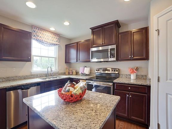 3rd image of 214 Mayberry Ct