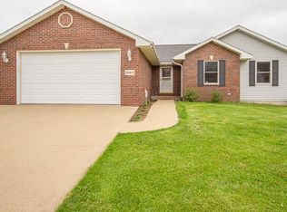 1669 Kathy Dr, Dubuque, IA 52003