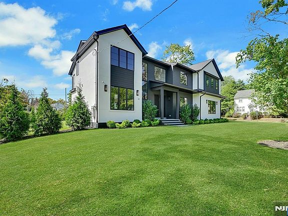 2nd image of 32 Highland Avenue
