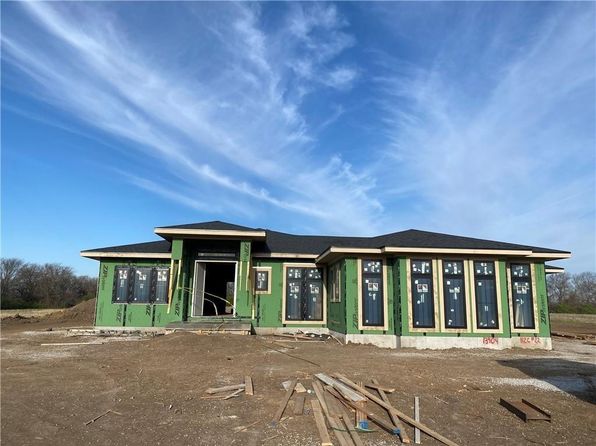 13404 Woodland Ranch Dr, Lees Summit, MO 64086