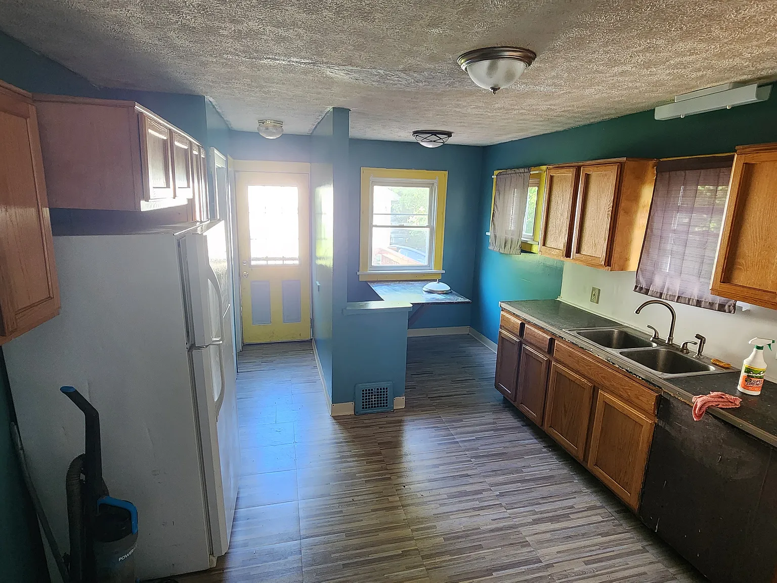 6 bed, 1.5 bath, 2000 sqft, $2,800 — Photo 3