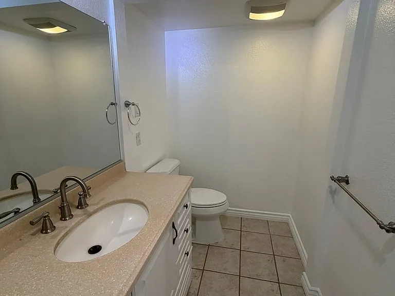 453 Ivy St — Photo 48