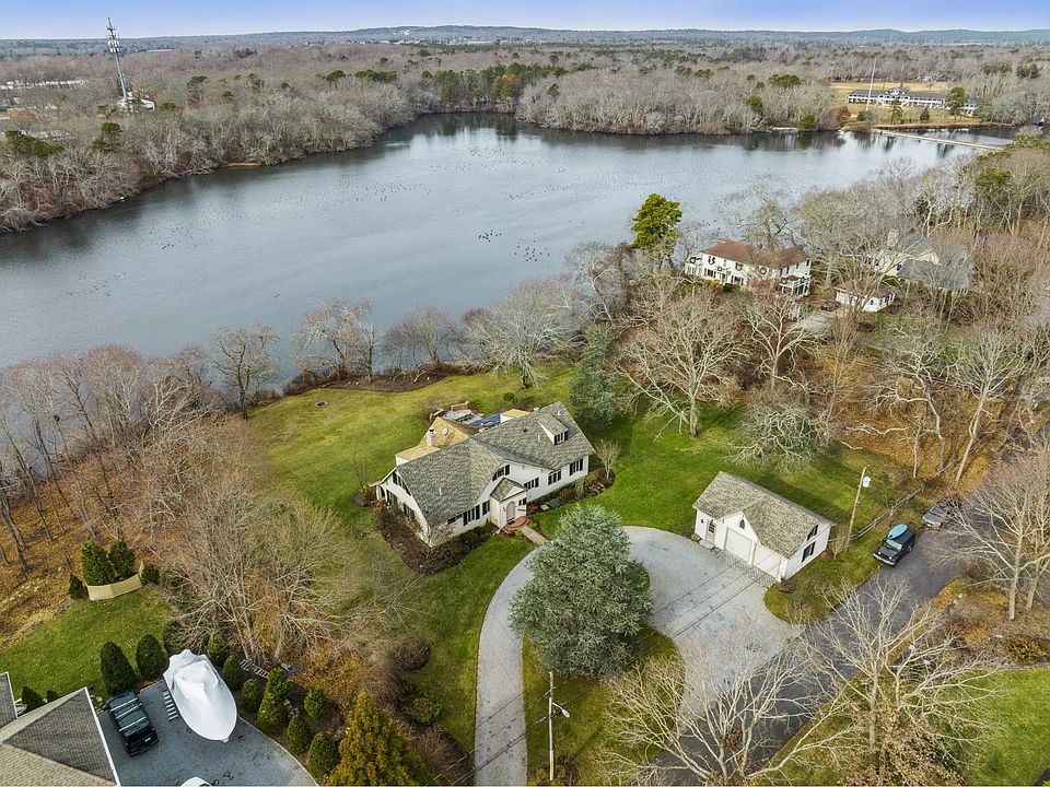 1st image of 9 Lily Pond Ln