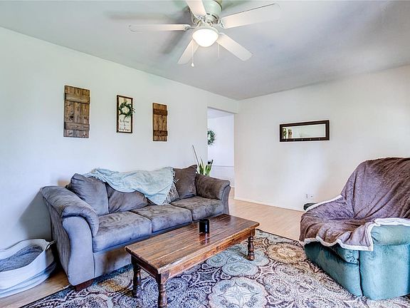 3rd image of 1340 Estes Dr