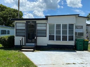 1095 Dolphin Ln, Eustis, FL 32726