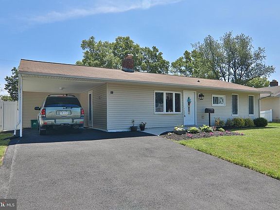 3rd image of 80 Thorny Apple Ln