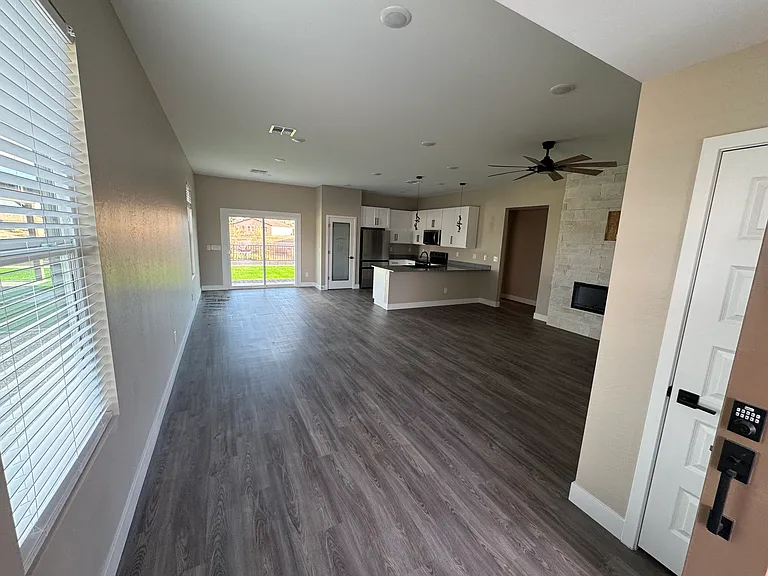 925 Jubal Ln — Photo 5