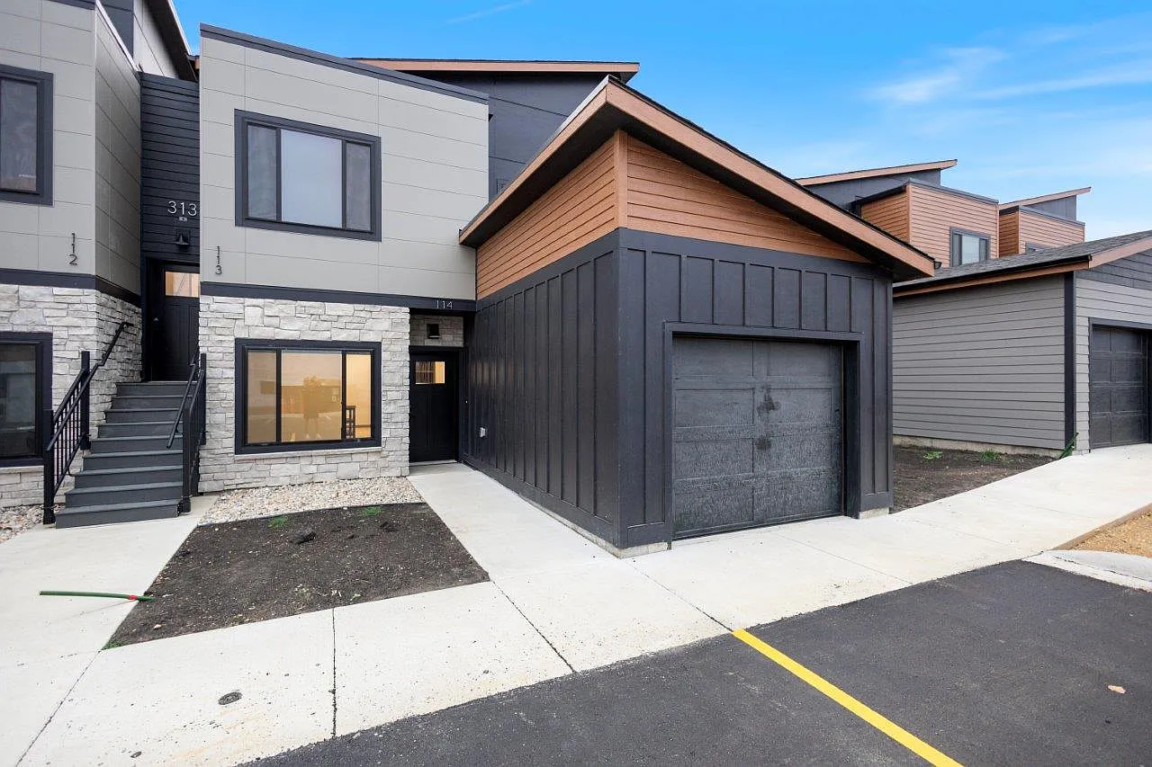 Trails Head Townhomes — Photo 3