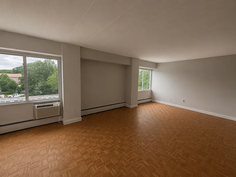 Blackstone Apartments — Photo 3