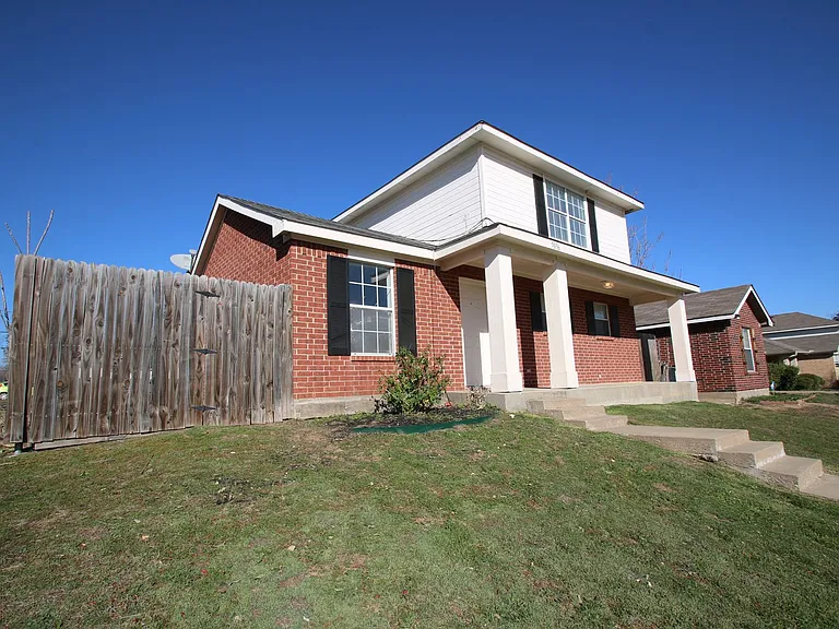 5036 Diaz Ave — Photo 2