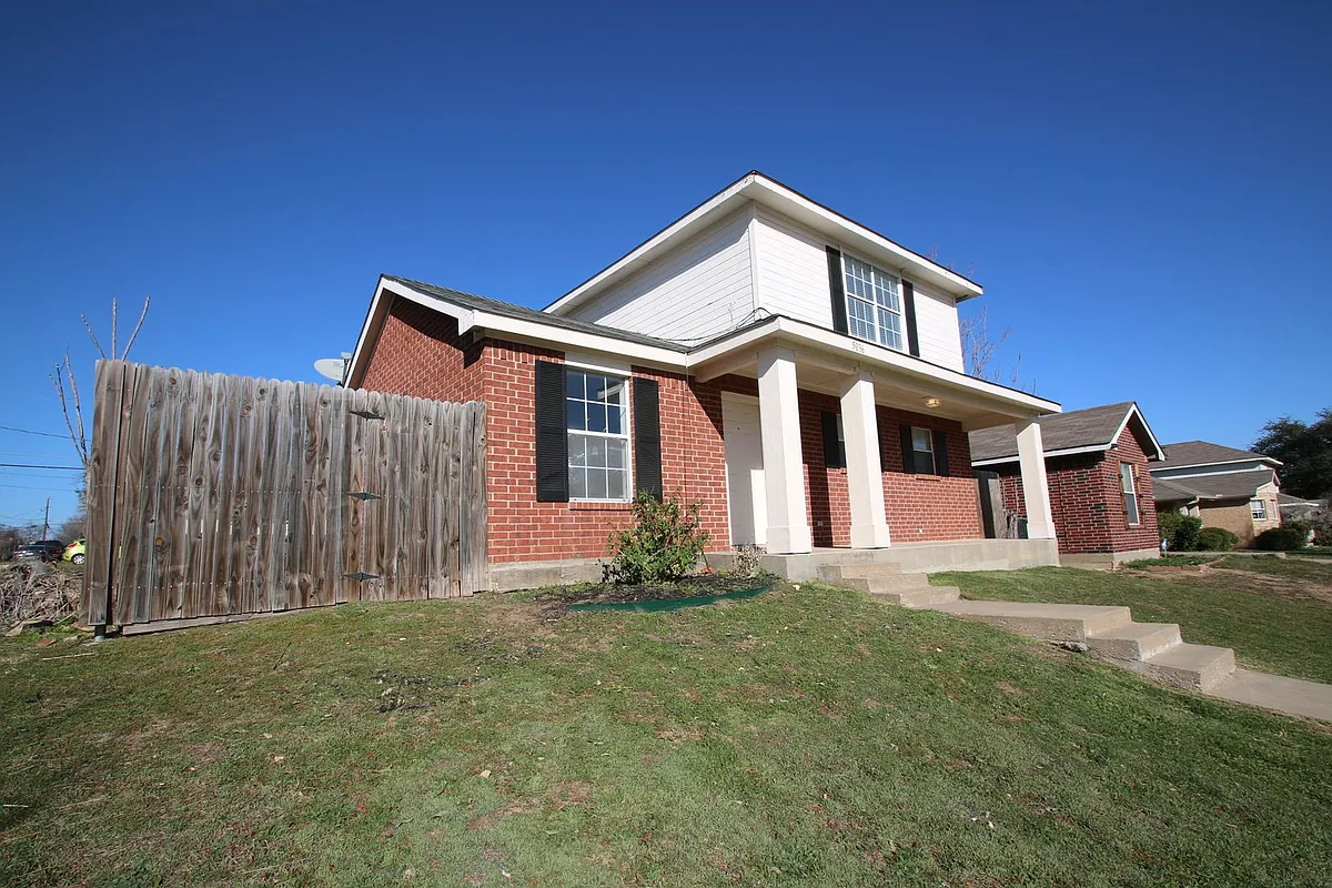 Building Photo - 5036 Diaz Ave