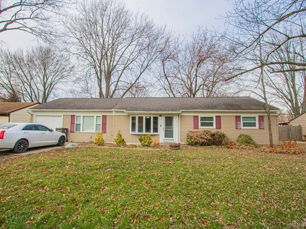 22227 Remick Dr, Clinton Township, MI 48036