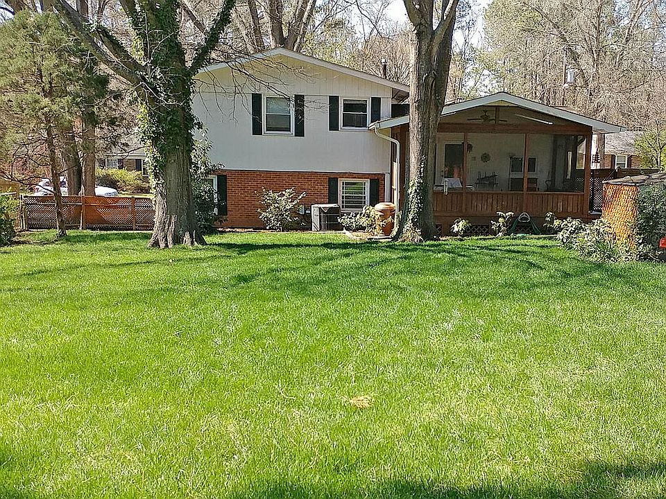 2nd image of 119 Emerald Cir