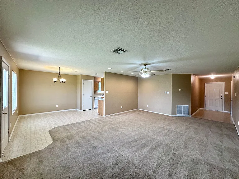 4404 Waterside Dr — Photo 6