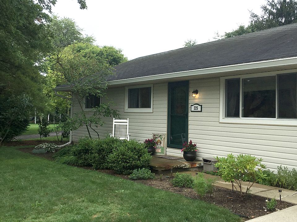 1st image of 225 N Chillicothe St