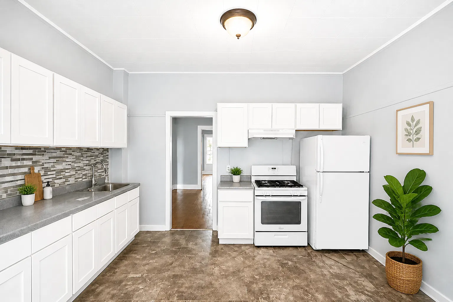 5 bed, $4,000 — Photo 1
