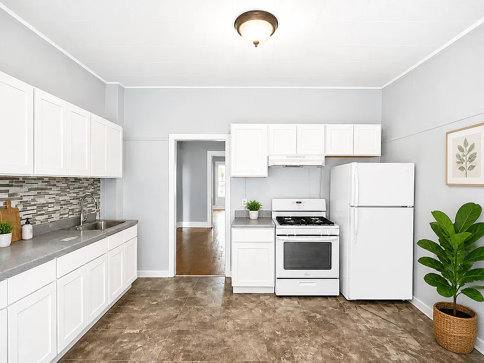 95 Brown Pl #SF
