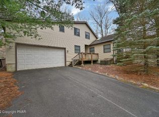 8287 Natures Dr, Tobyhanna, PA