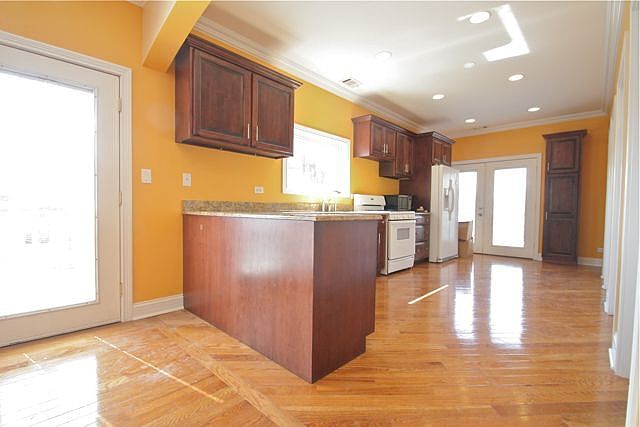 1st image of 816 N Hermitage Ave APT 2R