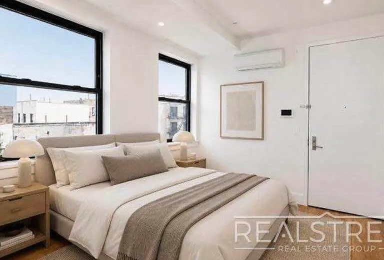 1526 Park Pl #2F — Photo 3