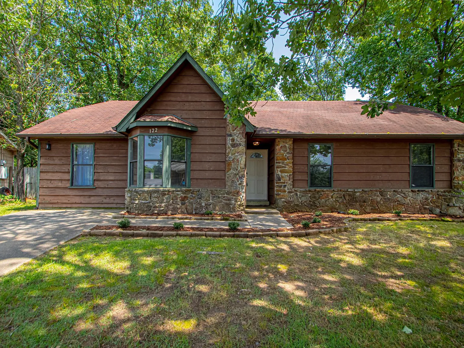 3 bed, 1400 sqft, $4,200 — Photo 2