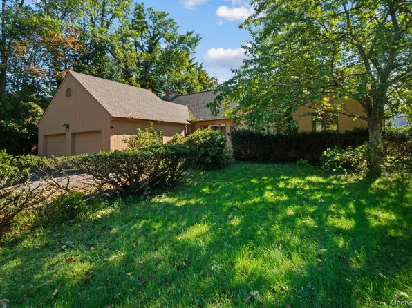 210 Lewis Rd, Northport, NY 11768