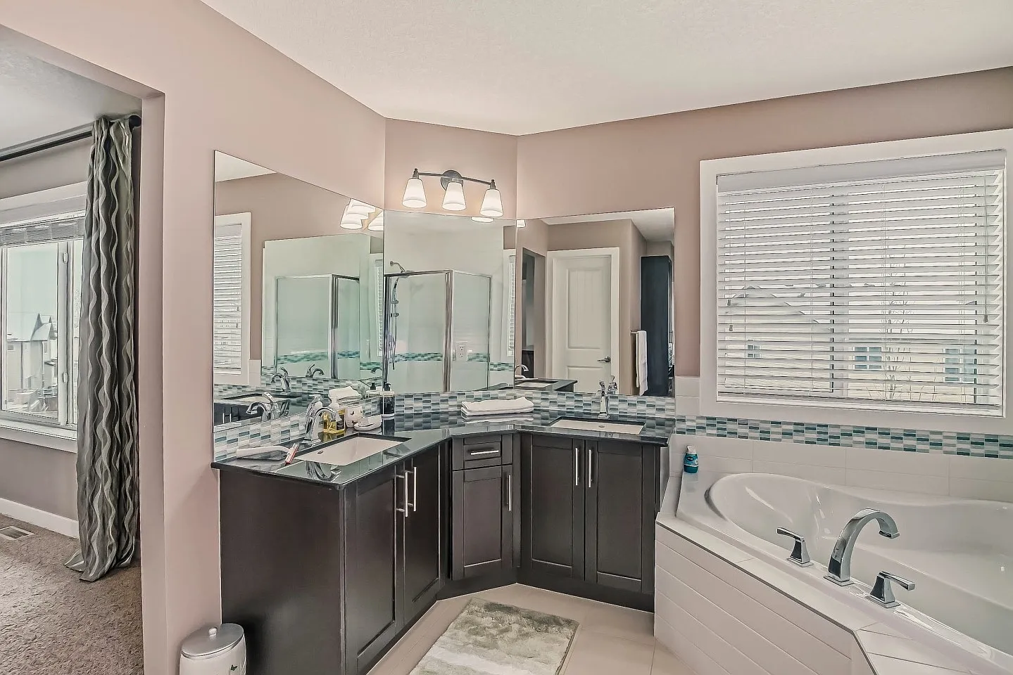4 Bed 3 Bath Upper Suite Panorama Hills — Photo 4