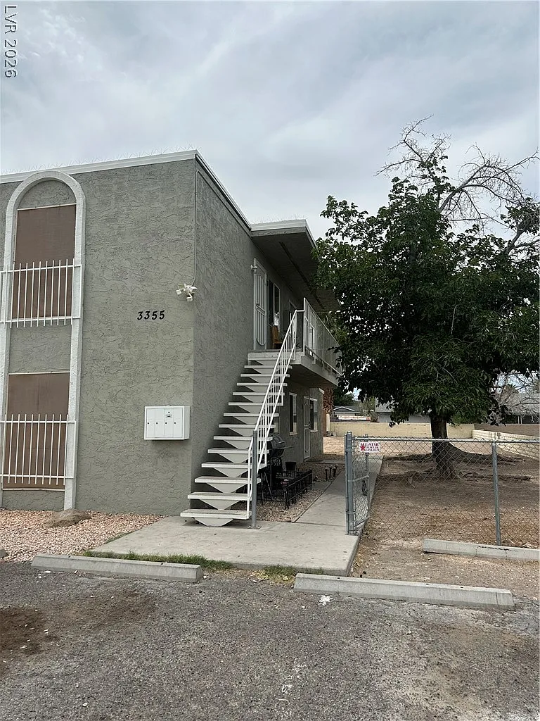 2 bed, 1.0 bath, 2924 sqft, $895 — Photo 1