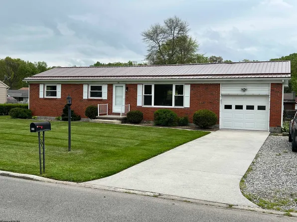222 Ferndale Dr, Elkins, WV 26241