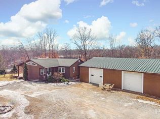 1046 W Hickory St, Canton, IL 61520
