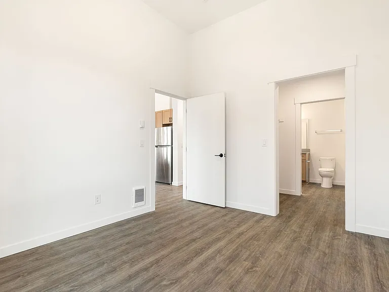 2515 SE 30th Ave — Photo 11