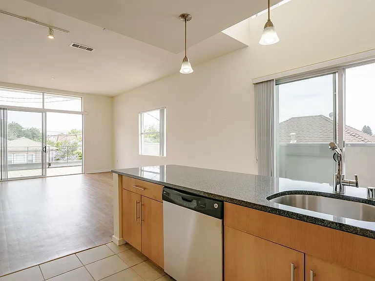 5540 Doyle St — Photo 19