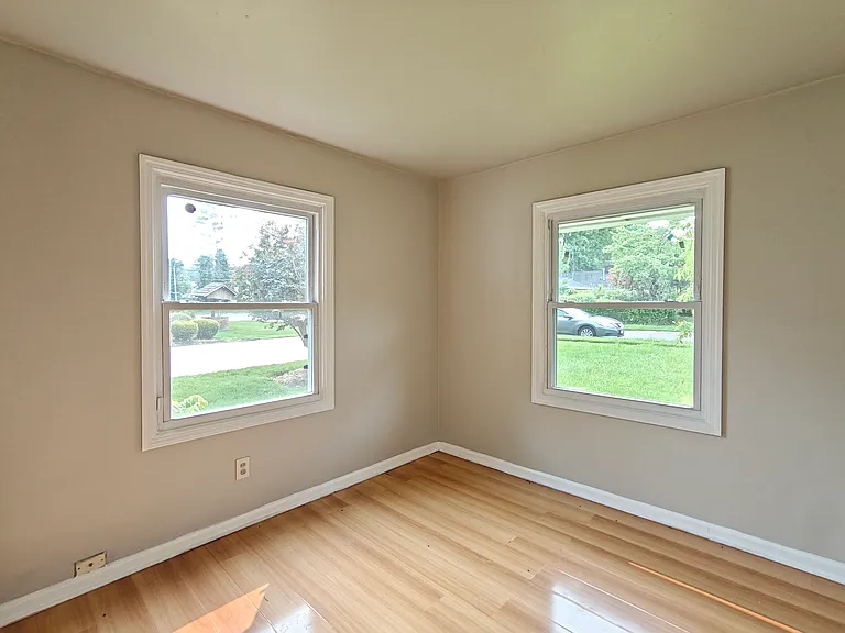 75 Mainbridge Ln — Photo 9