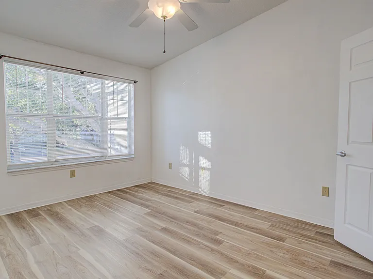 15205 Harbour Vista Cir — Photo 21
