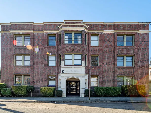 De Selm Apartments | Vintage Architecture with Fresh Modern Interiors, 403 14th Ave E #3f4d3cb08, Seattle, WA 98112
