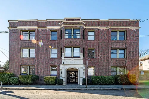 De Selm Apartments | Vintage Architecture with Fresh Modern Interiors Photo 1