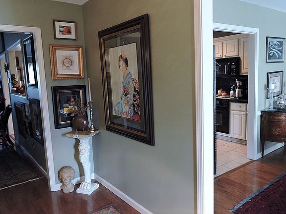 Entry>Dining & Kitchen & Liv