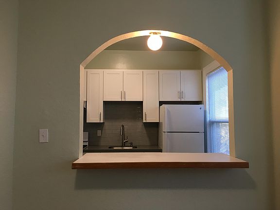4th image of 134 Downey St #A