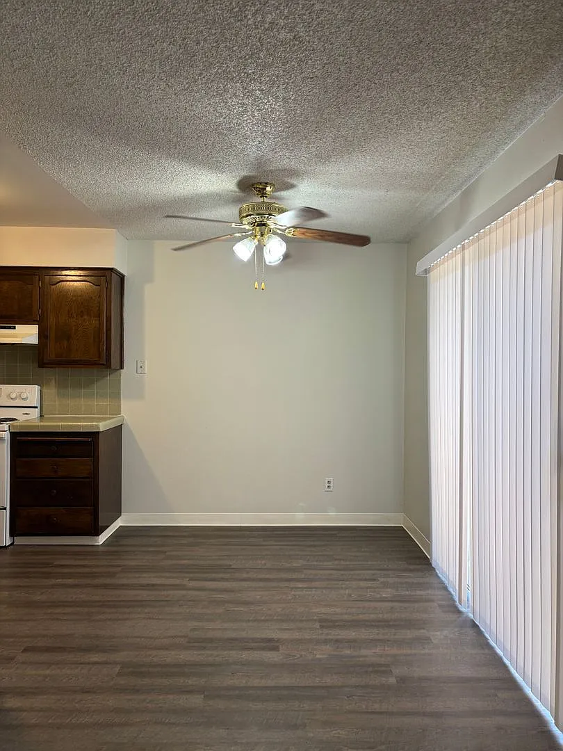 Manila Ave 7-Plex — Photo 4