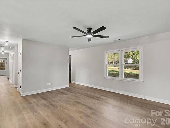 3rd image of 3758 Fieldcrest Cir NW