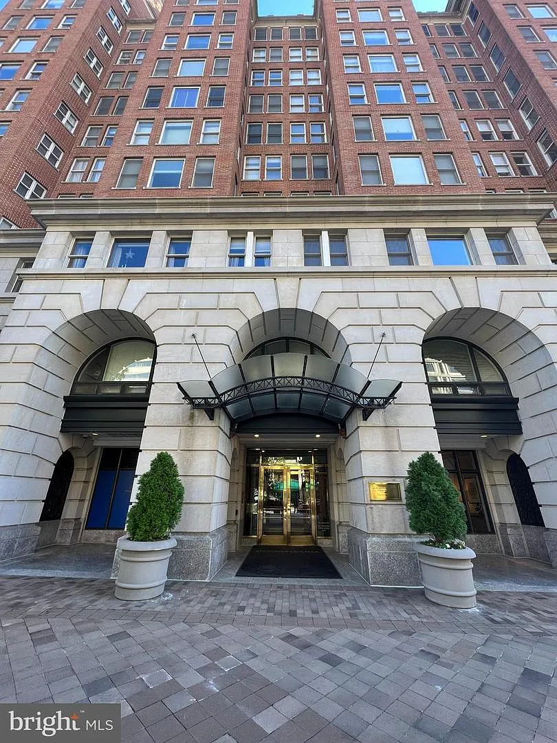 2 bed, 975 sqft, $3,500 — Photo 1
