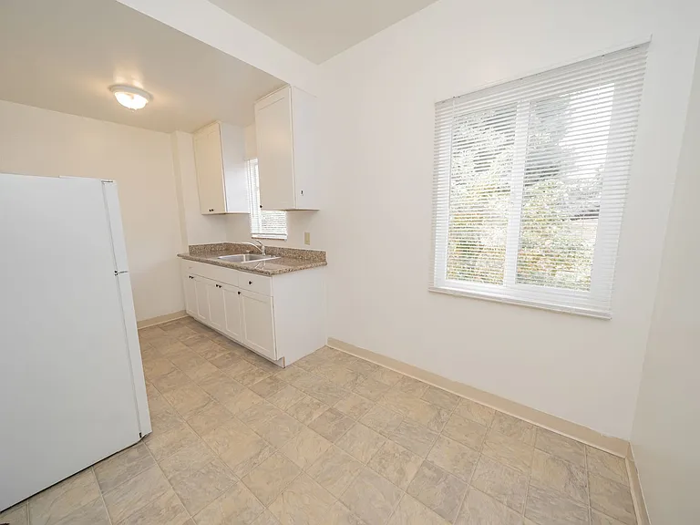 2867 MacArthur Blvd — Photo 8