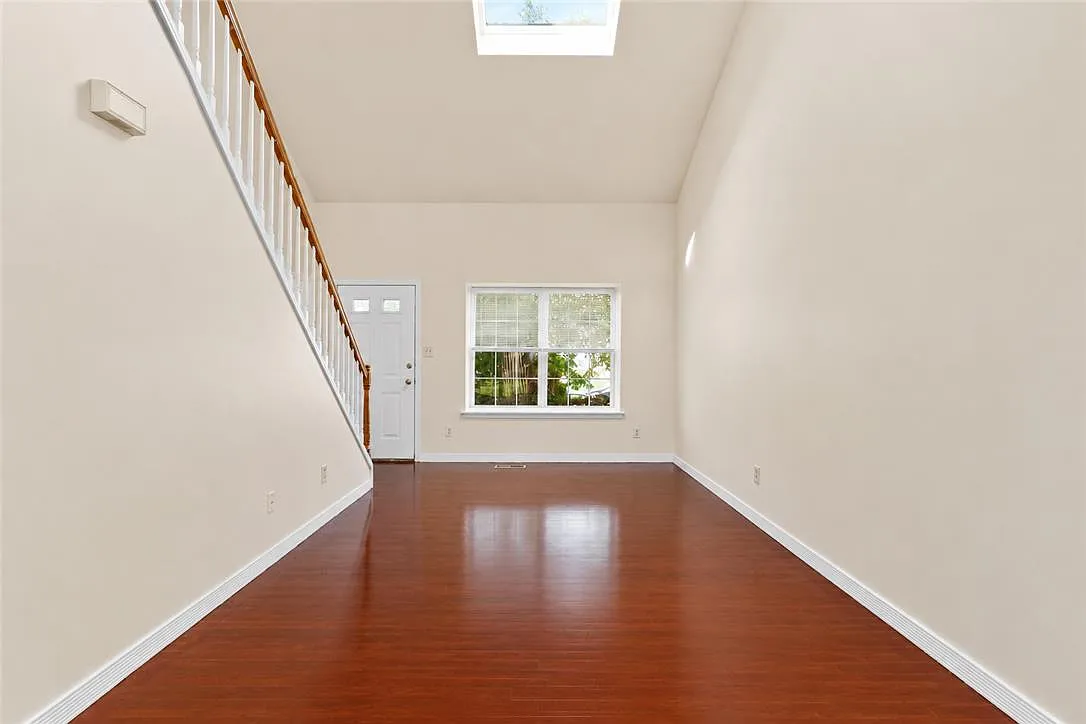 3 bed, 2.5 bath, 1428 sqft, $2,475 — Photo 4