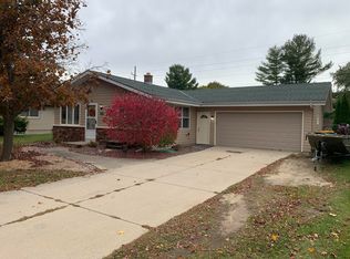 701 Scenic Dr E, West Bend, WI 53090