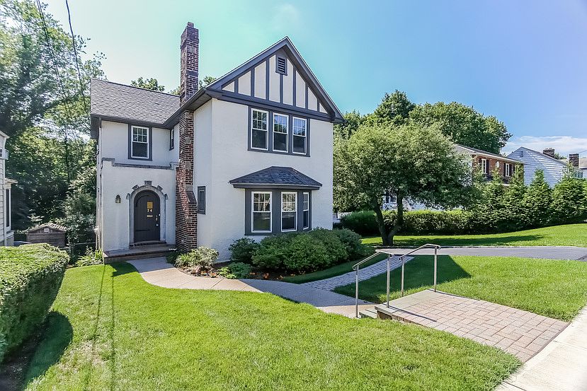 1st image of 74 Parkview Dr