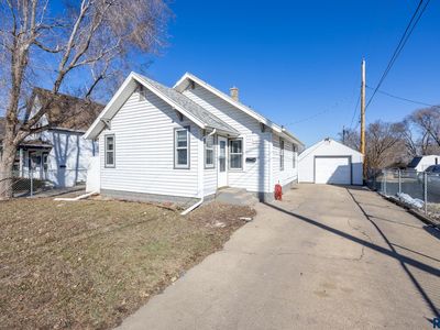 1020 E 1st St, Sioux Falls, SD, 57103
