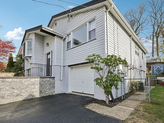 2nd image of 518 Edith Rd