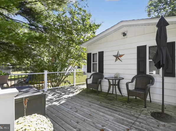 127 Chalet Ln, Vineland, NJ 08360